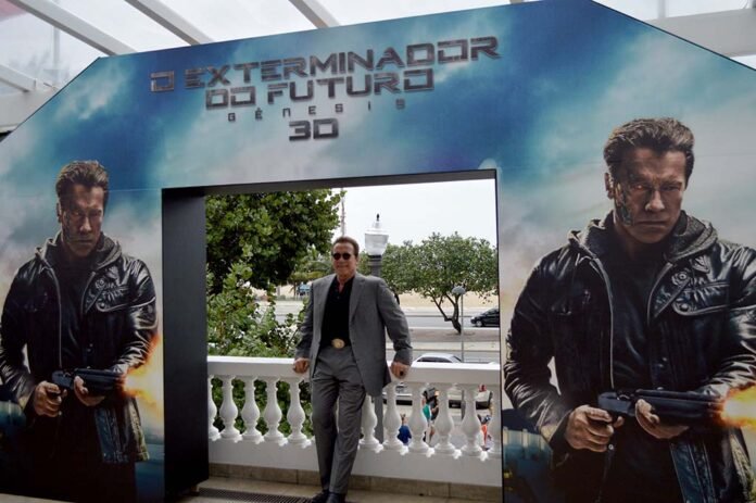 Arnold Schwarzenegger durante coletiva no Rio, onde falou sobre seu retorno como T-800 em 'O Exterminador do Futuro: Gênesis' (Foto: Renata Pacheco/Almanaque da Cultura)