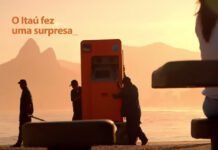 Itaú distribui ingressos para o Rock in Rio em caixa eletrônico Público recebe ingressos para 'Rock in Rio' em ação inédita do Itaú (Foto: Reprodução/YouTube)