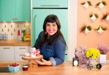 De Youtuber a MasterChef: Raíza Costa conta novidades sobre programa no GNT Raíza Costa preparando uma de suas delícias (Foto: Natali Hernandes)