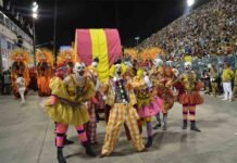 Carnaval 2016: São Clemente leva mais de dois mil palhaços para desfile do Grupo Especial na Sapucaí Carnaval 2016: São Clemente leva mais de dois mil palhaços para desfile do Grupo Especial na Sapucaí (Foto: Daniel Collyer/Hipermídia Comunicação)