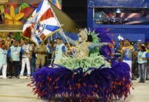 União da Ilha emociona com performance da comissão de frente com 15 tetraplégicos