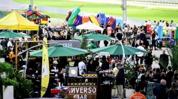 Jockey Club recebe food trucks, vinhos e cervejarias artesanais durante Grande Prêmio Brasil de Turfe (Foto: Beatriz Cunha)