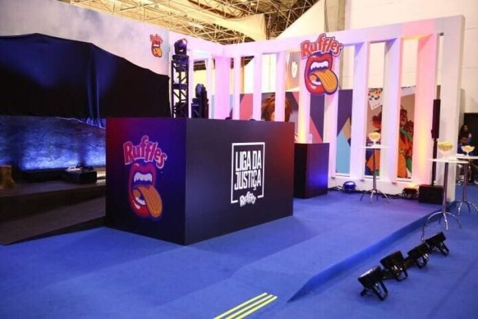 CCXP17: Ruffles se veste de Cosplay e lança embalagens do filme 'Liga da Justiça' (Foto: Divulgação)