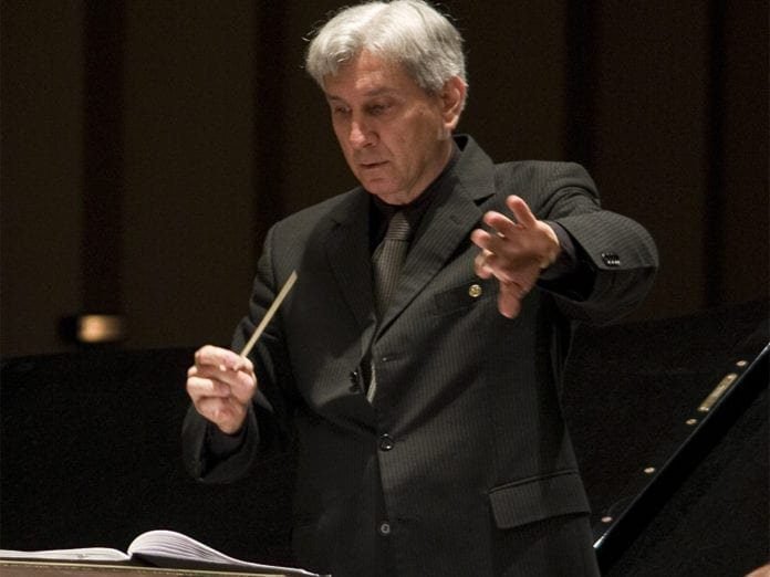 Maestro Ricardo Rocha rege Orquestra Sinfônica Brasileira e o Coro da Cia. Bachiana em dois concertos no Rio (Foto: Thiago Cortes)