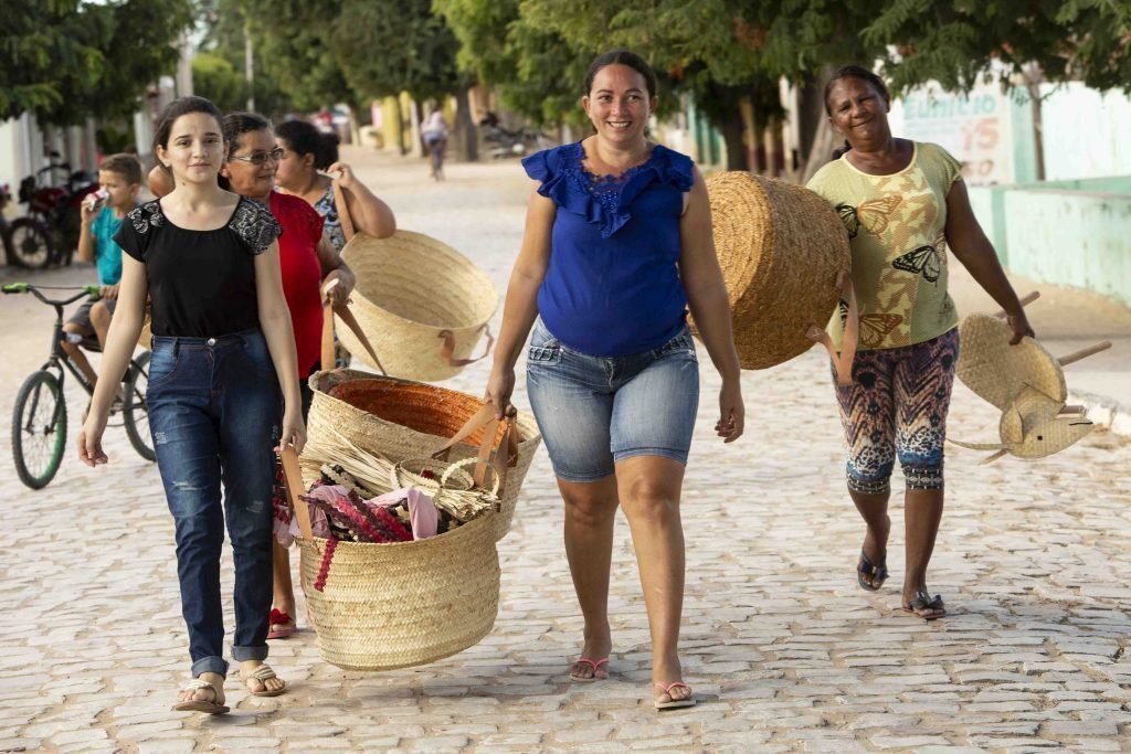 Exposição em São Paulo mostra o trabalho com palha de carnaúba de artesãs que convivem com a seca (Foto: Divulgação)