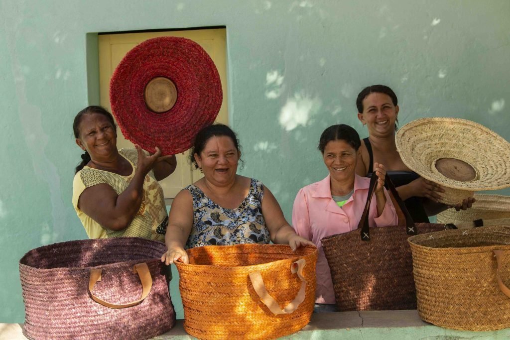 Exposição em São Paulo mostra o trabalho com palha de carnaúba de artesãs que convivem com a seca (Foto: Divulgação)