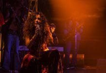 Monólogo musical sobre Janis Joplin volta ao cartaz no Rio de Janeiro Carol Fazu em "Janis" (Foto: Lucio Luna)