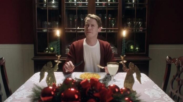 Macaulay Culkin revive cenas de 'Esqueceram de Mim' em novo comercial do Google (Foto: Reprodução/YouTube)