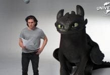 Kit Harington aparece em vídeo brincando com Banguela, de ‘Como Treinar o Seu Dragão’