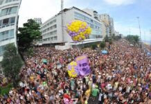 Carnaval 2019: Abertura não-oficial de blocos de rua no Rio leva de foliões e fantasia para o Centro, Lapa e Glória