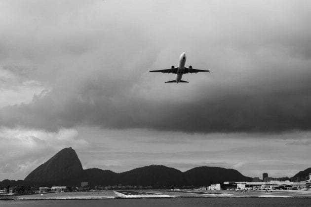 Aeroporto Santos Dumont e Pão de Açúcar fotografados da barca Rio-Niterói (Foto: Divulgação/Rafael Duarte)