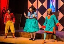 ‘Tropicalinha – Caetano e Gil para Crianças’ faz nova temporada na Zona Sul do Rio Tropicalinha – Caetano e Gil para Crianças (Foto: Divulgação/Junior Mandriola)