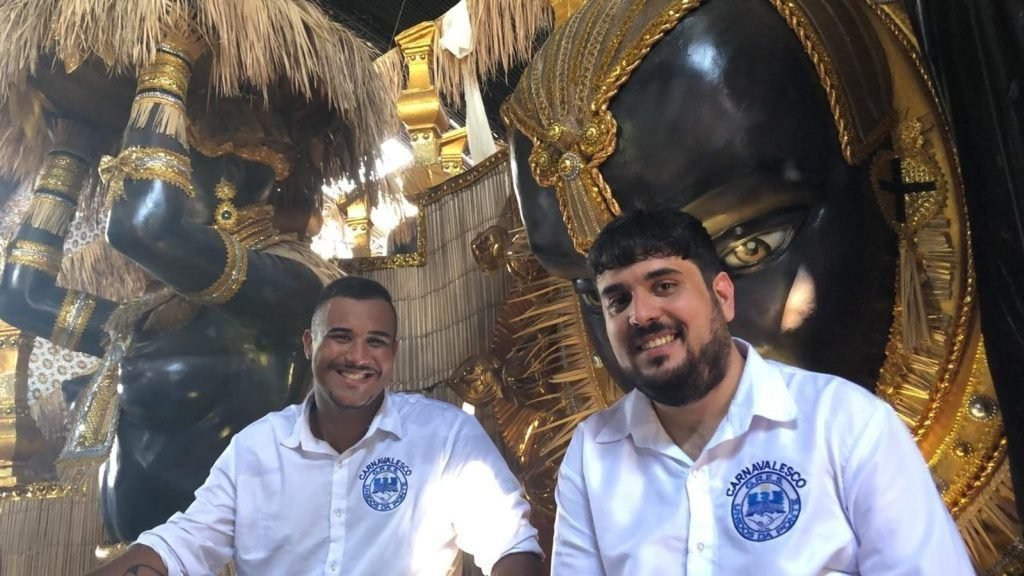 Os jovens carnavalescos Guilherme Diniz e Rodrigo Marques da Unidos da Ponte (Foto: Divulgação)