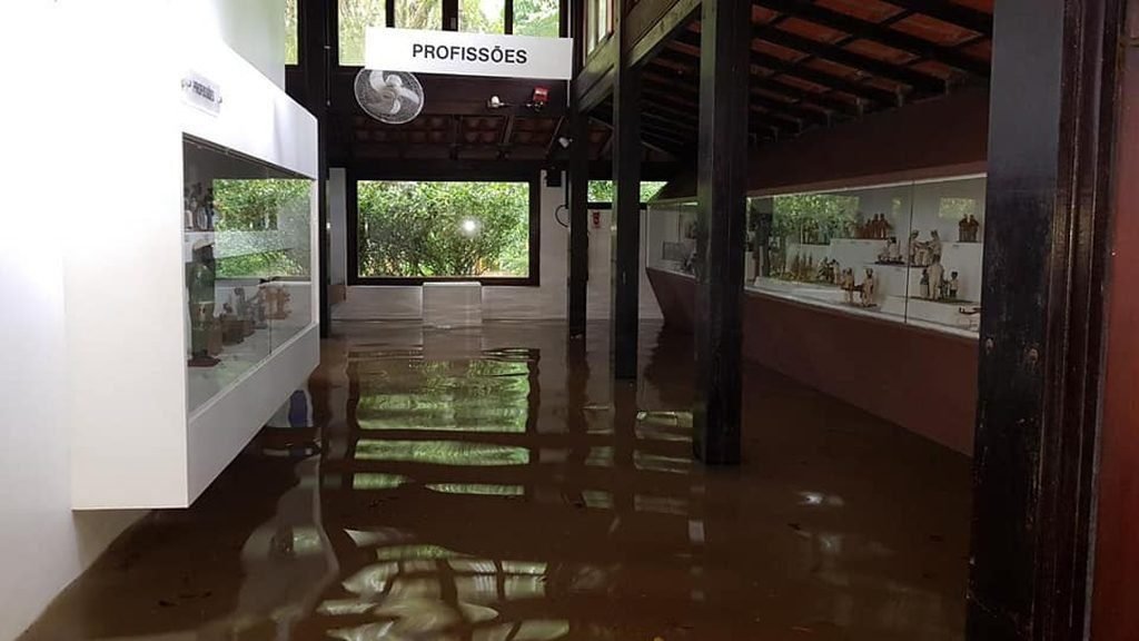 Tempestade do dia 9 de abril na cidade resultou na pior inundação da história do Museu do Pontal (Foto: Divulgação)