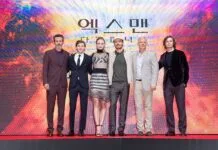 ‘X-Men: Fênix Negra’: elenco é recebido por fãs em evento de lançamento na Coreia do Sul Atores e diretor de "X-Men: Fênix Negra" atendem fãs e imprensa na Coreia do Sul (Foto: Divulgação)
