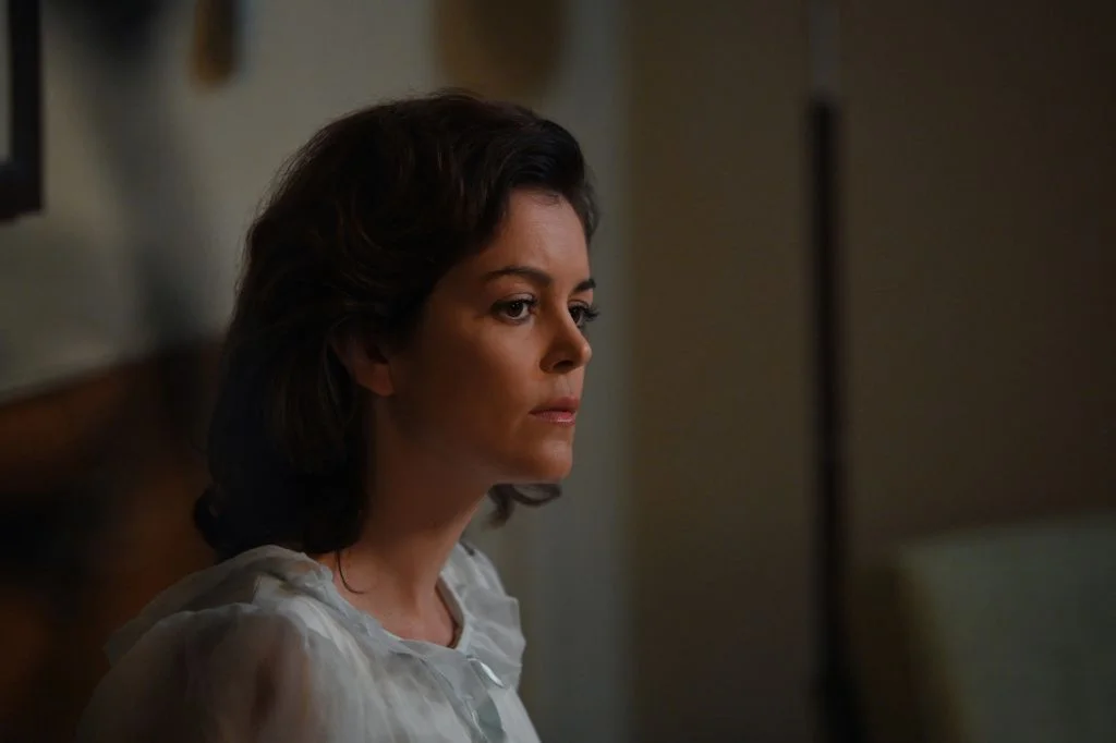 Nora Zehetner interpreta Annie Glenn, esposa de John Glenn, em "Os Eleitos"