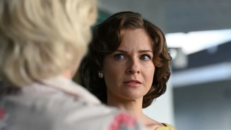 Shannon Lucio interpreta Louise Shepard em "Os Eleitos"