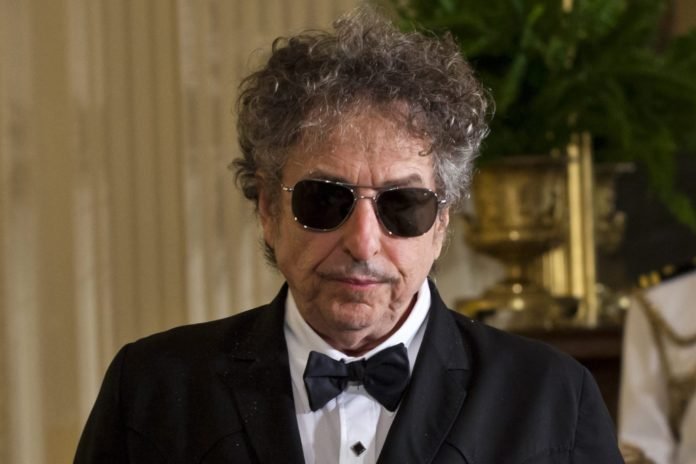 O músico e Nobel de Literatura de 2016, Bob Dylan, é alvo de um processo em Nova York (Foto: EPA/JIM LO SCALZO)
