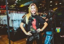 Lore Improta comanda Glass Studio da Universal Music na CCXP 2022