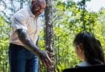 5 curiosidades do filme ‘Batem à Porta’ "Batem à Porta" é baseado no best-seller "O Chalé no Fim do Mundo", de Paul Tremblay (Foto: Divulgação)