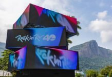 Faltando três dias para a venda do Rock in Rio Card, festival inaugura instalação artística de LED na Lagoa Rodrigo de Freitas que traz novidades da Cidade do Rock e celebra a chegada de 2024 (Foto: Divulgação)