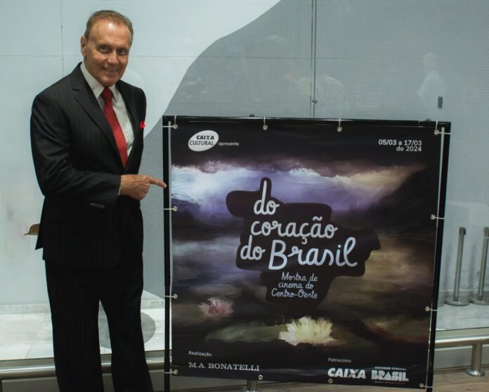 David Cardoso durante abertura da mostra "Do Coração do Brasil" na CAIXA Cultural Rio de Janeiro (Foto: Alexandre Berçott)