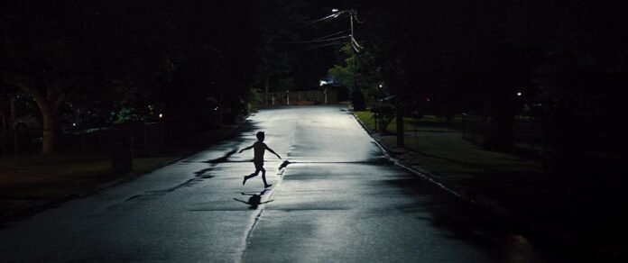 'A Hora do Mal' mostra desaparecimento de crianças e clima de tensão (Foto: Divulgação/Warner Bros.)