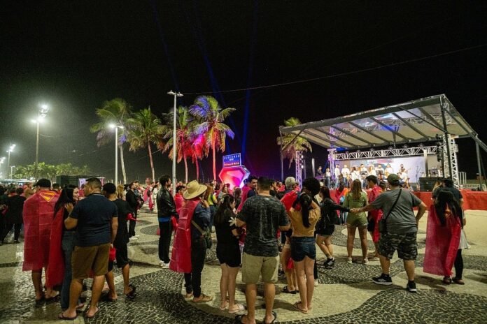 Rio de Janeiro em contagem regressiva: Warner Bros. Pictures celebra vinda de elenco de Superman na praia de Copacabana (Foto: Divulgação/Warner)