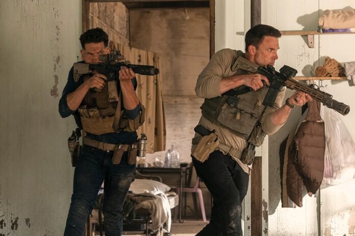 Ben Affleck volta à ação em 'O Contador 2', já em cartaz no Brasil