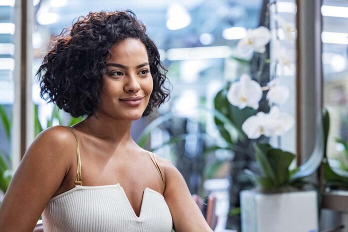 Maria de Fátima (Bella Campos) mantém destaque entre o público de 'Vale Tudo' (Foto: Fábio Rocha/Globo)