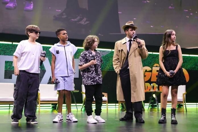 Francisco Galvão, Samuel Estevam, Breno Kaneto, Marcos Veras e Bela Alelaf no palco Thunder na CCXP (Foto: Lucas Ramos)