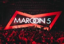 Maroon 5 abre Bud Live no Brasil em noite voltada aos fãs da banda Maroon 5 se apresenta no palco durante a estreia da Bud Live em São Paulo (Foto: Spotify)