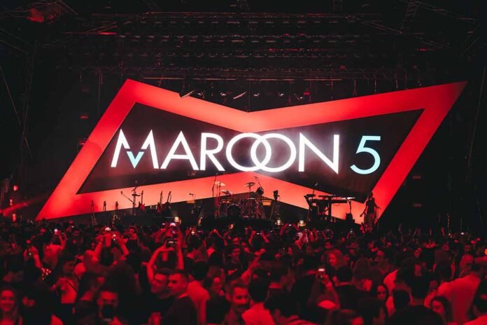 Maroon 5 se apresenta no palco durante a estreia da Bud Live em São Paulo (Foto: Spotify)
