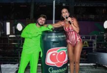 Ivete e Guaraná Antarctica promovem ação no Bloco Coruja em Salvador Ivete Sangalo encontra Brino em trio do Bloco Coruja com Guaraná (Foto: Divulgação)