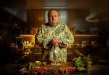 ‘Pesadelo na Cozinha’ retorna com Jacquin e 12 restaurantes em crise Erick Jacquin está de volta para retirar 12 restaurantes do buraco com o Pesadelo na Cozinha (Foto: Renato Pizzutto/Band)
