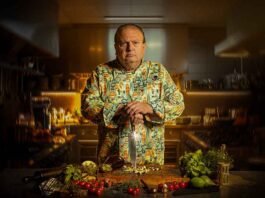 ‘Pesadelo na Cozinha’ retorna com Jacquin e 12 restaurantes em crise Erick Jacquin está de volta para retirar 12 restaurantes do buraco com o Pesadelo na Cozinha (Foto: Renato Pizzutto/Band)