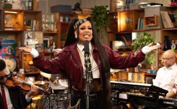 Gloria Groove leva hits ao ‘Tiny Desk Brasil’ em novo episódio Gloria Groove se apresenta no 'Tiny Desk Brasil' nesta terça (Foto: Ariela Bueno)