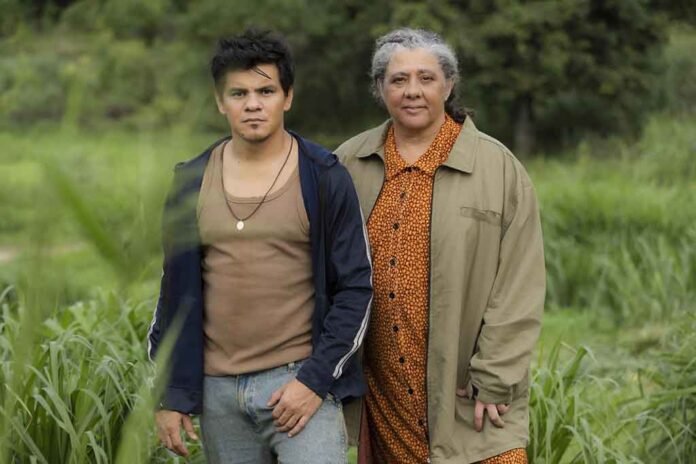 Docy Moreira e Adanilo vivem mãe e filho em 'Os Outros' (Foto: Beatriz Damy)