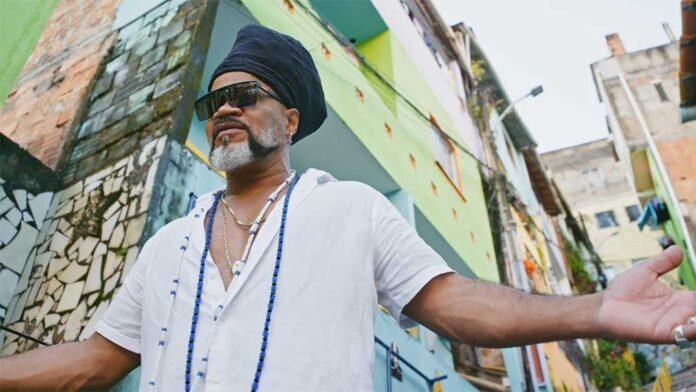 'Carlinhos Brown em Meia Lua Inteira' estreia na HBO (Foto: Divulgação)