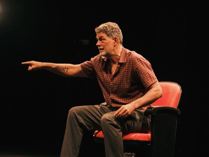 Eduardo Moscovis apresenta 'O Motociclista no Globo da Morte' no Rio (Foto: Catarina Ribeiro)