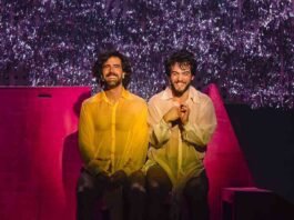 ‘Poemas’ chega ao Rio com Marcos Pitombo e André Torquato André Torquato e Marcos Pitombo estrelam o espetáculo 'Poemas' (Foto: Caio Galucci)
