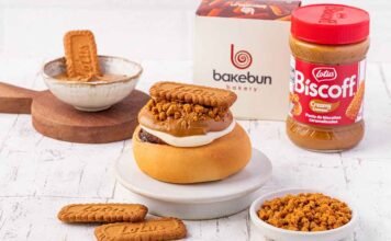 Bakebun e Biscoff lançam edição limitada com cinnamon roll Bakebun e Biscoff apresentam edição limitada disponível durante julho (Foto: Divulgação)