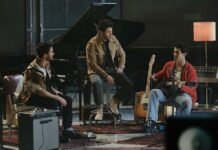 ‘Camp Rock 3’ chega ao Disney+ e revisita hábitos de fãs nos anos 2000 Jonas Brothers retornam como Shane, Nate e Jason Grey em 'Camp Rock 3' (Foto: Divulgação/Disney)