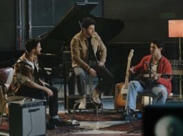 Jonas Brothers retornam como Shane, Nate e Jason Grey em 'Camp Rock 3' (Foto: Divulgação/Disney)