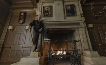 Tom Cruise estrela ‘Digger’, que chega aos cinemas de todo o Brasil Tom Cruise interpreta Digger Rockwell no filme dirigido por Alejandro G. Iñárritu (Foto: Divulgação/Warner)
